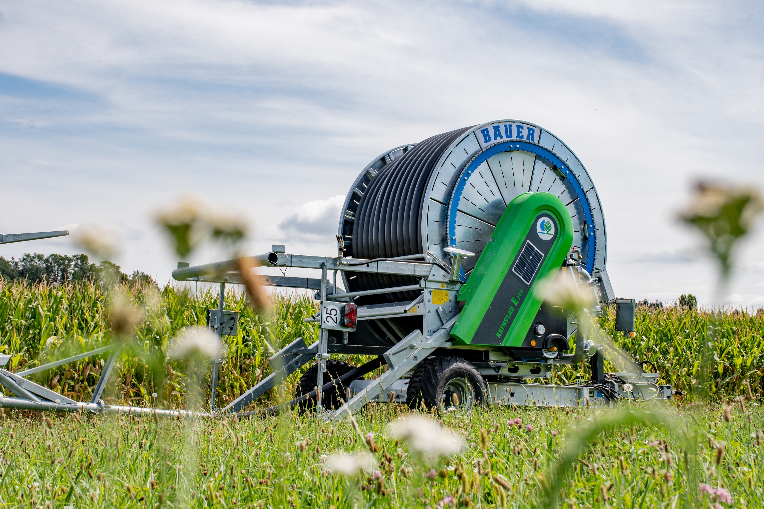 Carrete de riego en campo